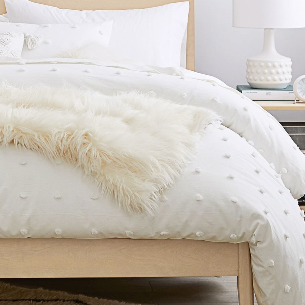 Pottery Barn Teen Cream Tufted Dot Duvet Cover